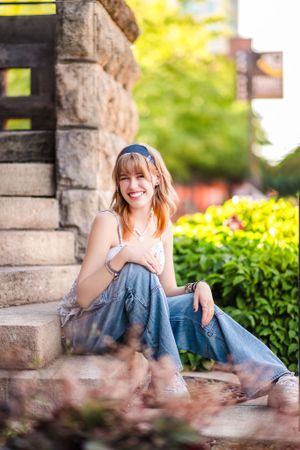 Fashion-inspired senior photos are a wonderful way to celebrate the end of high school while showcasing personal style and current trends.