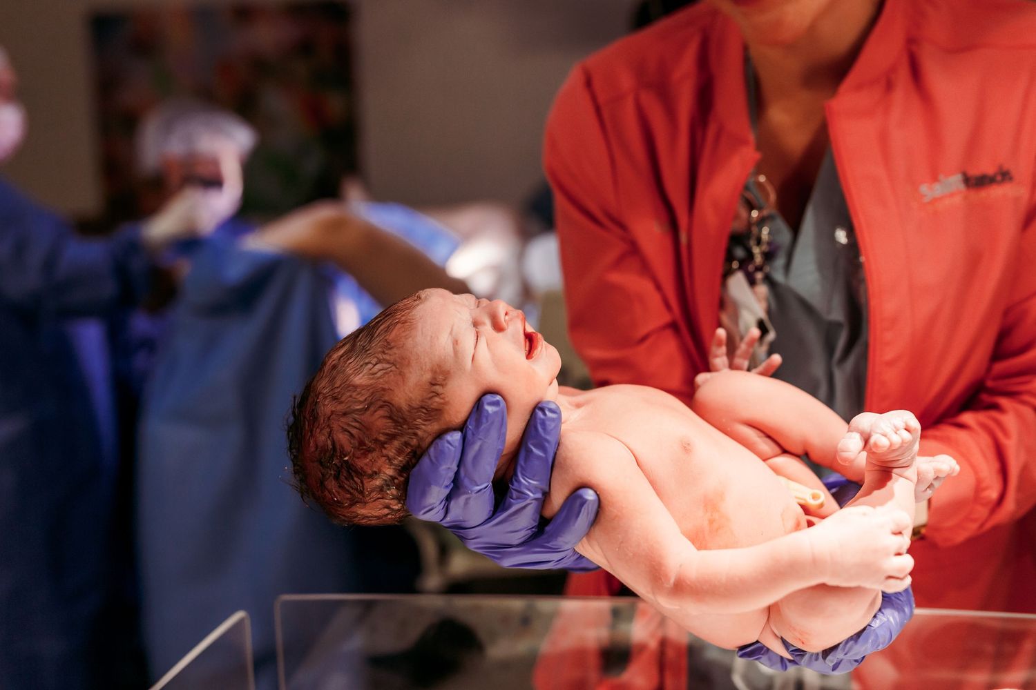 Tulsa birth photographer captures newborn baby girl at saint Francis hospital
