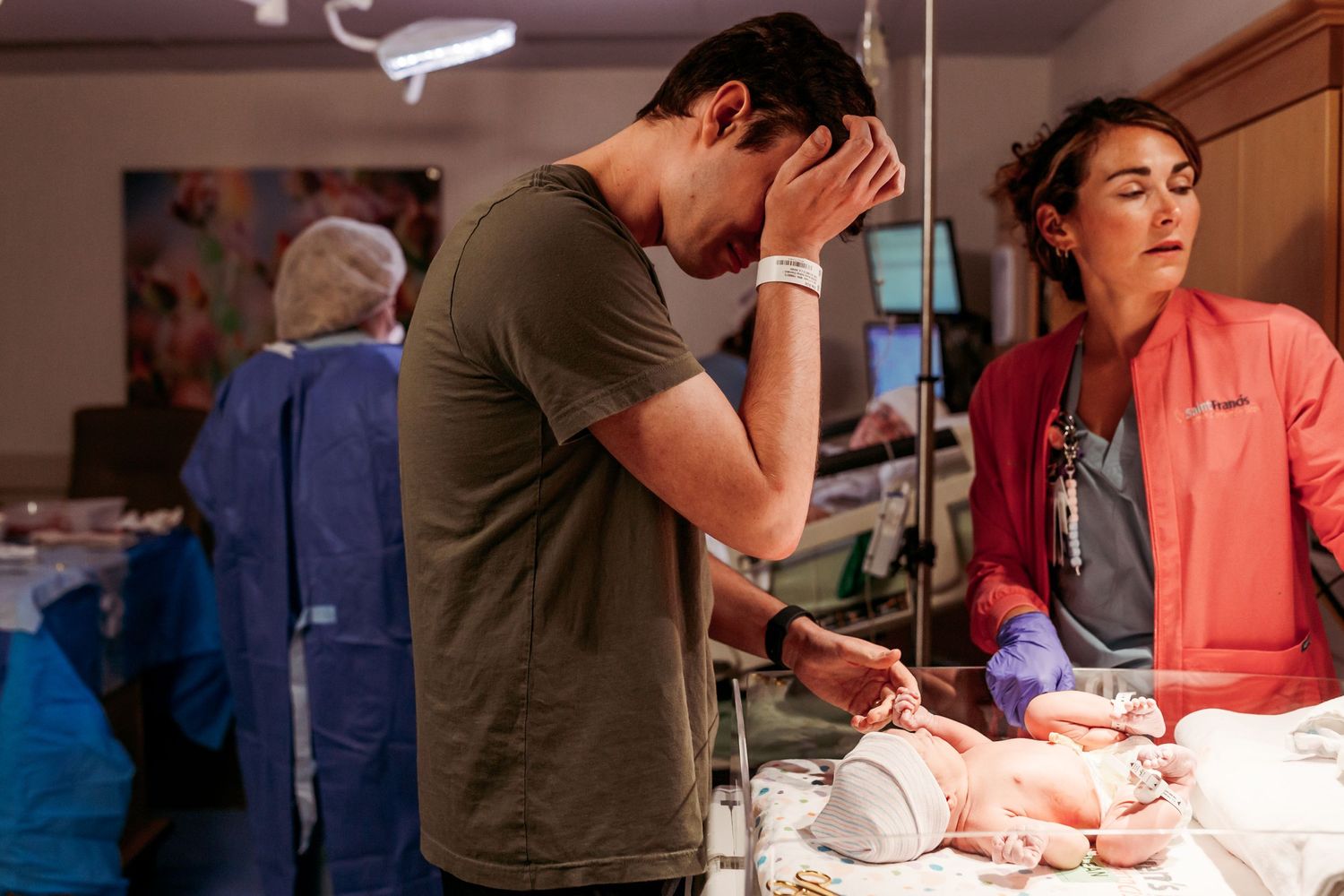dad meets his daughter right after her birth at saint Francis hospital in Tulsa, OK