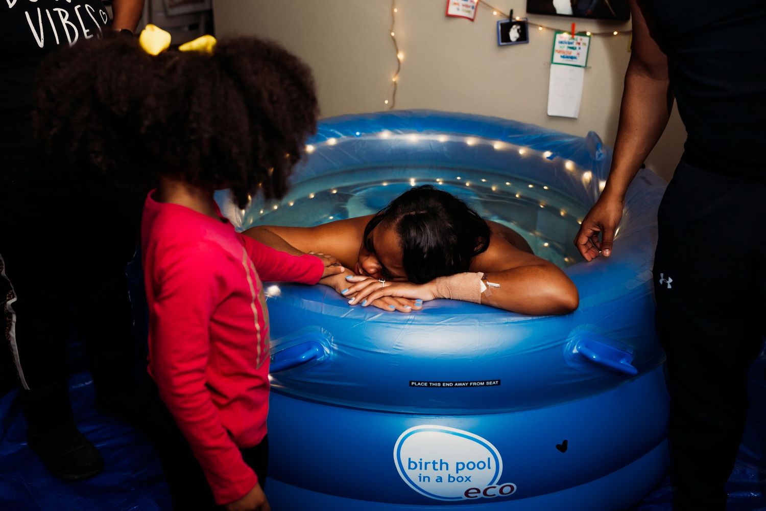 mom laboring in birth pool at her home in Tulsa,OK