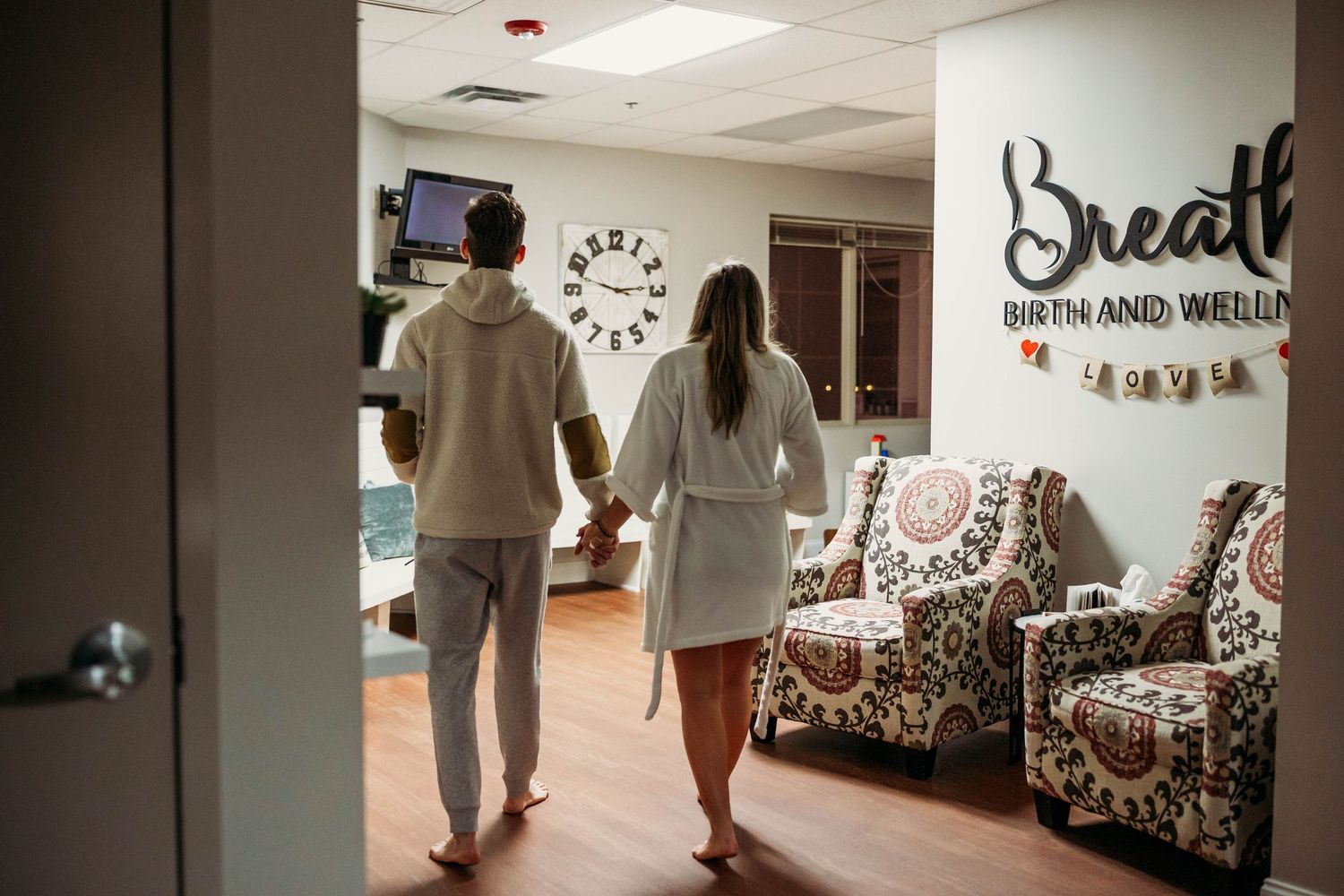 mom laboring at breathe birthing center in tulsa oklahoma