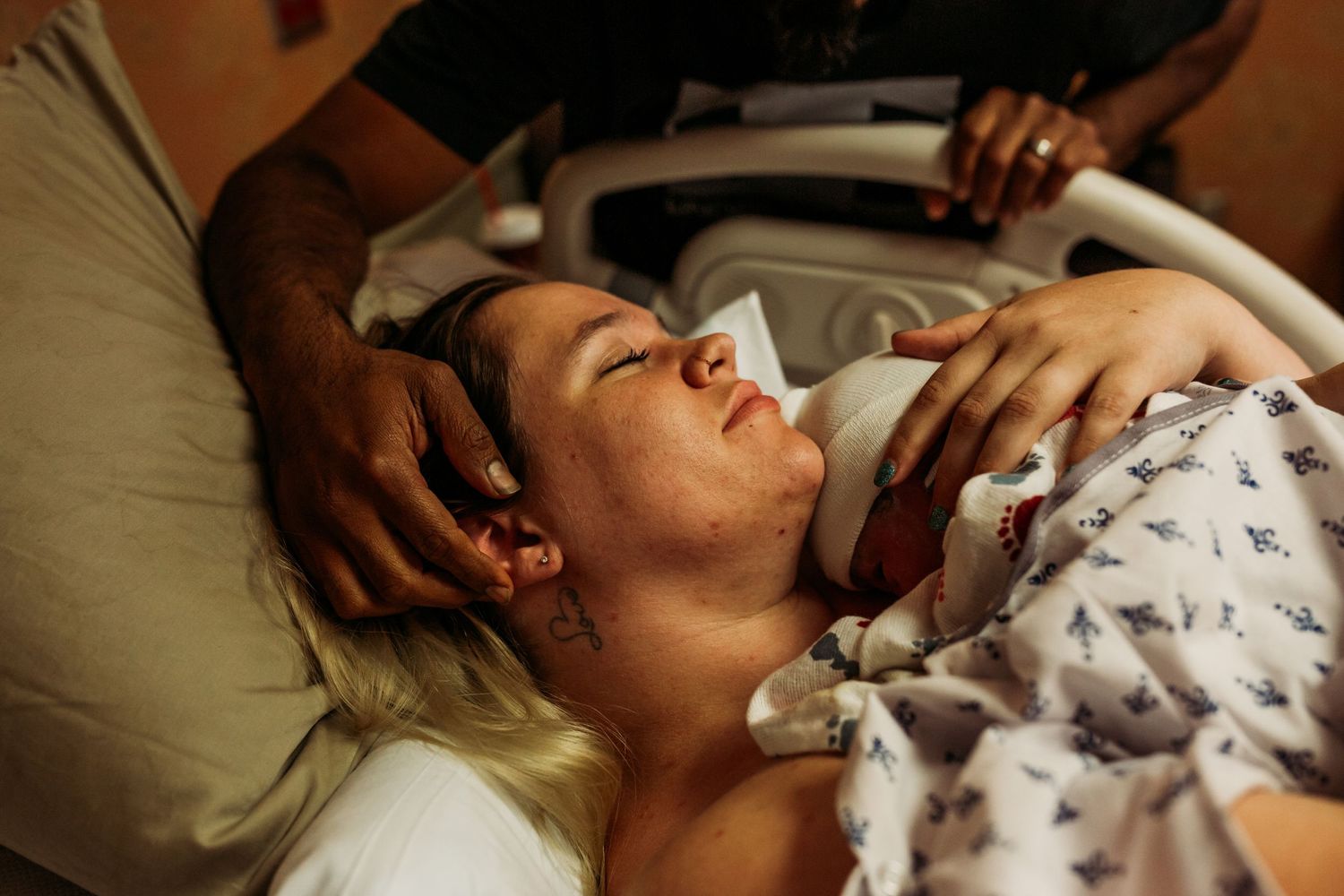mom hold her newborn immediately after birth at St john Hospital in tulsa, Ok