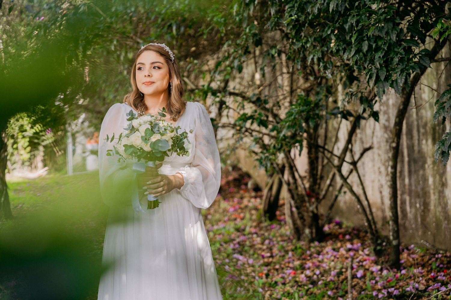 Ethereal bridal portrait in a garden setting with delicate lace dress and floral details. Baruk, boda, heredia, costa rica, wedding photogra