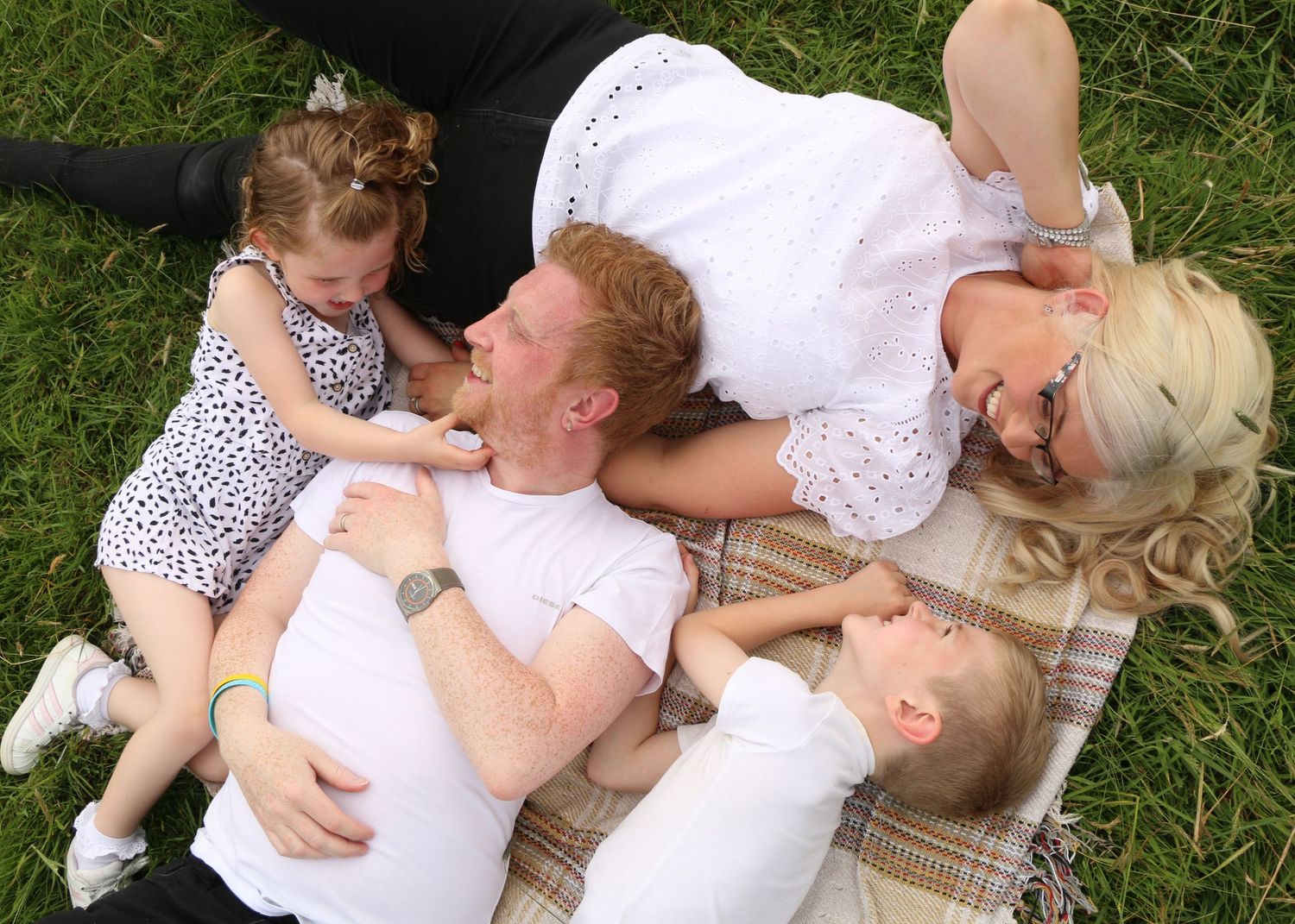 Family of 4 outdoor session meadow hyde photography tameside