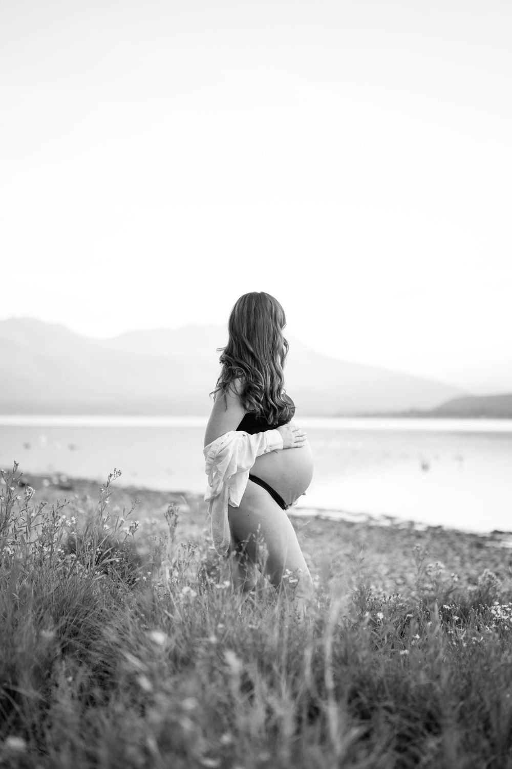 Shuswap Lake Maternity session_Alexandra Kurta Photo_Okanagan Lifestyle Photographer