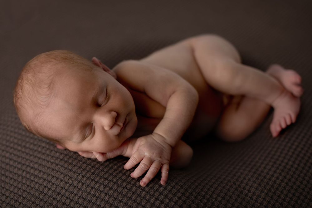 Sara Prue Photography- Creating timeless newborn portraits.