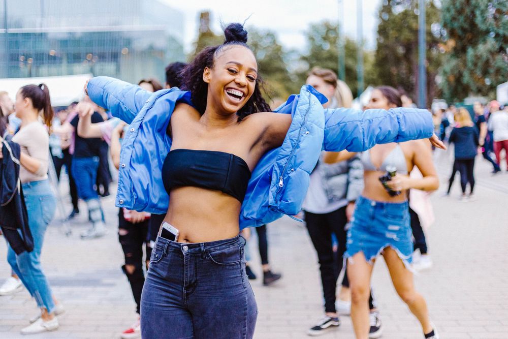 Girl with blue jacket at the 2018 AMS Welcome Back BBQ ft. Jauz, KILLY, Whipped Cream, Mcevoy, The Afrolution and M!G!H!