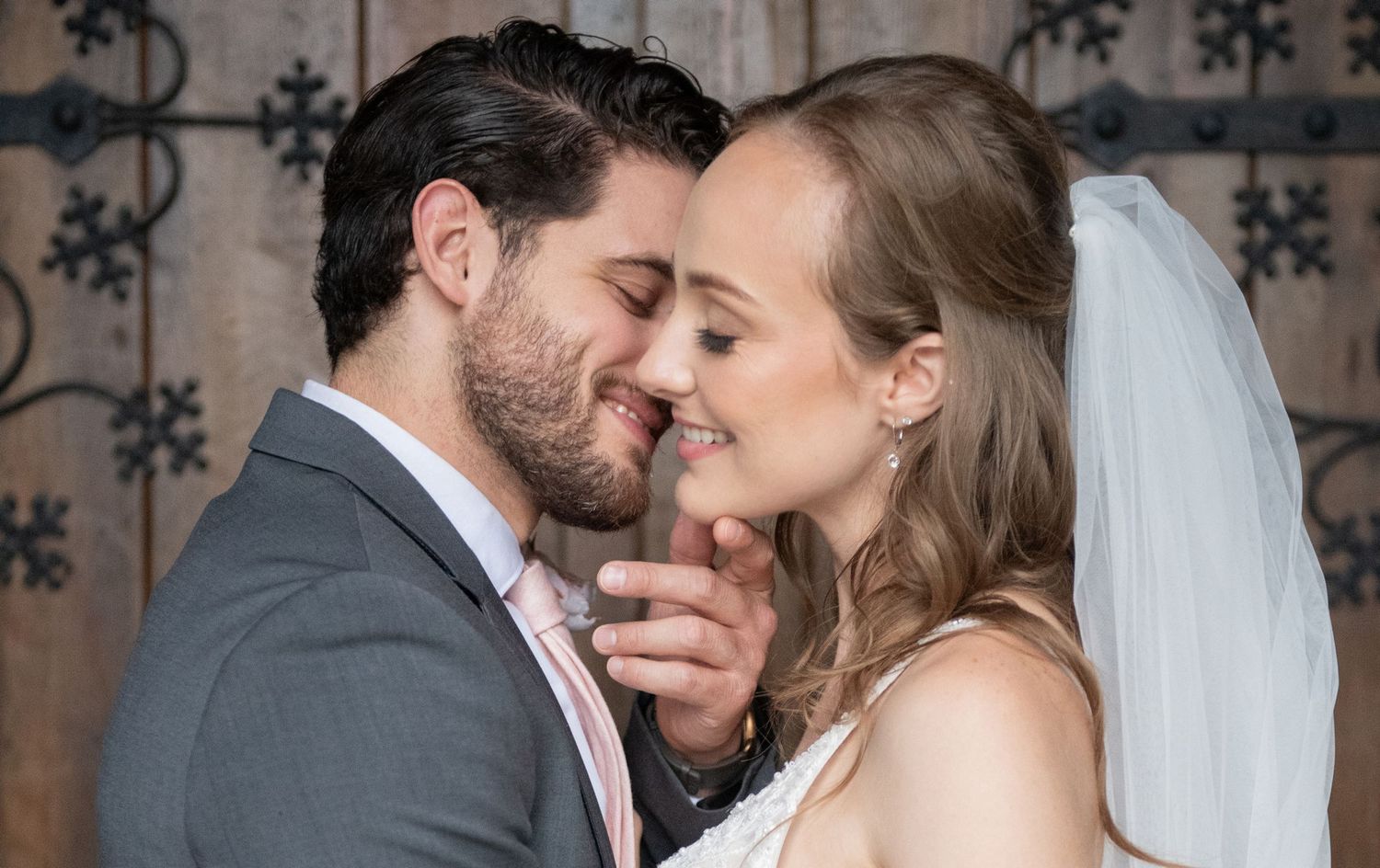 Indianapolis Indiana Wedding Photographer prices listed with this wedding photo of a romantic couple