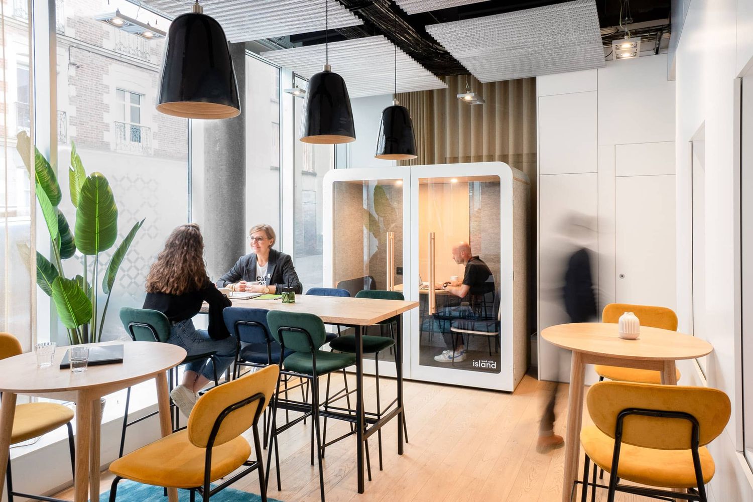 photographie immobilière d'un espace de co-working