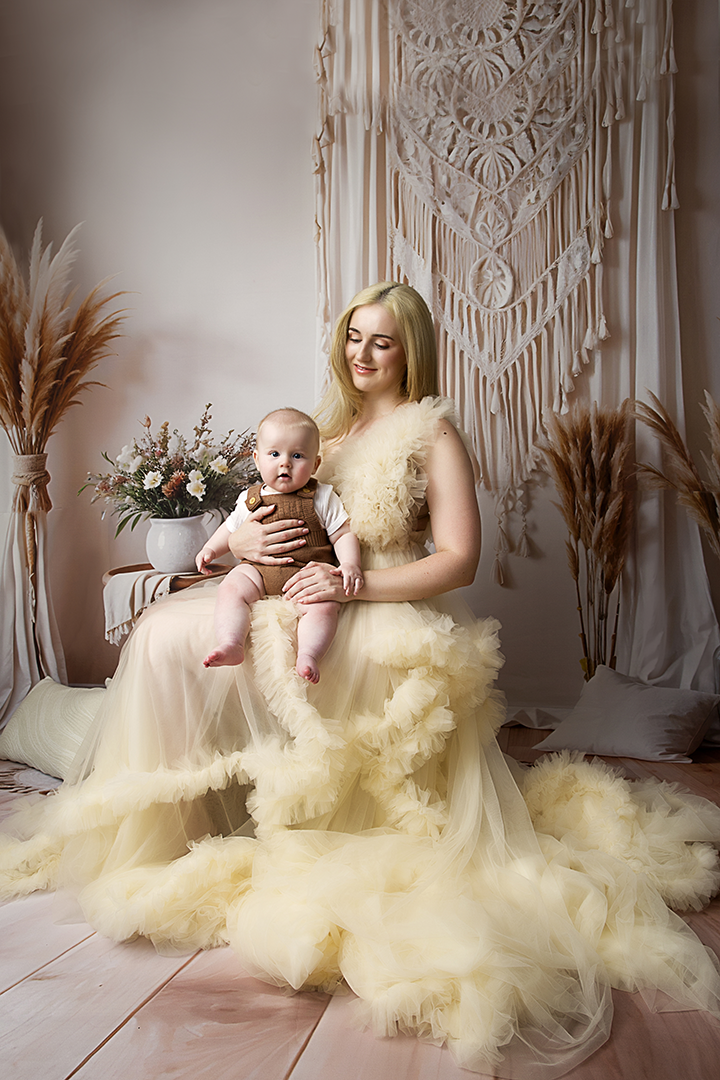 Melbourne maternity and newborn photographer based in Croydon, capturing soft moments for growing families