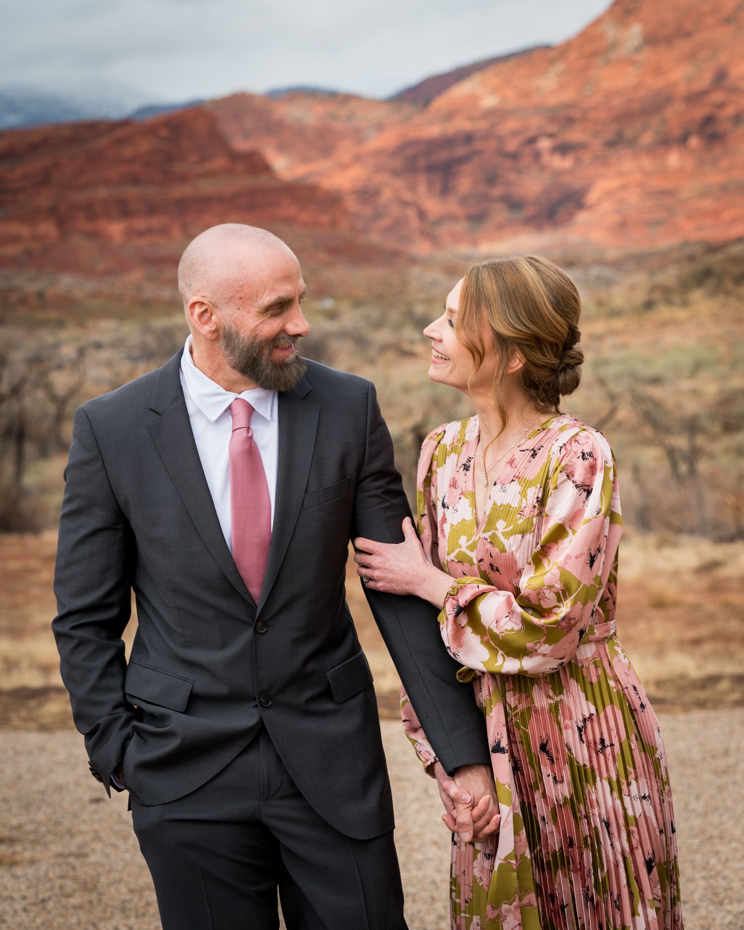 courthouse-wedding-family-St. George-Utah-outdoor-scenic-reunion-large-groups-red-rocks-married-high-school-seniors-photography-margie-temme