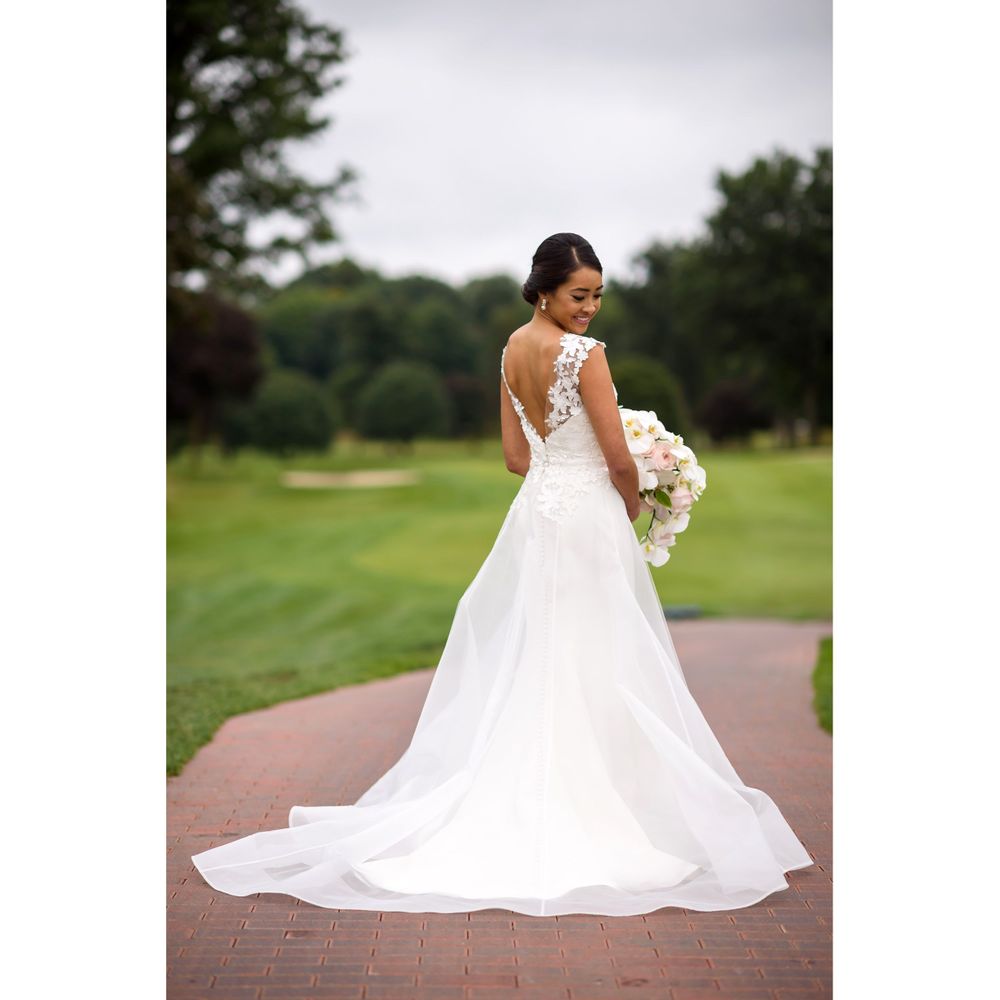 Bridal portrait on wedding day at Fairlawn Country Club in Akron, Ohio.