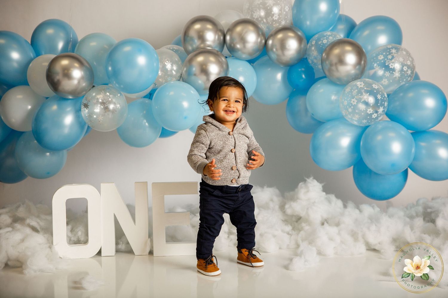First Birthday photoshoot, Magnolia Valley Photography, Montgomery County Pa, Bucks County PA, winter onederland
