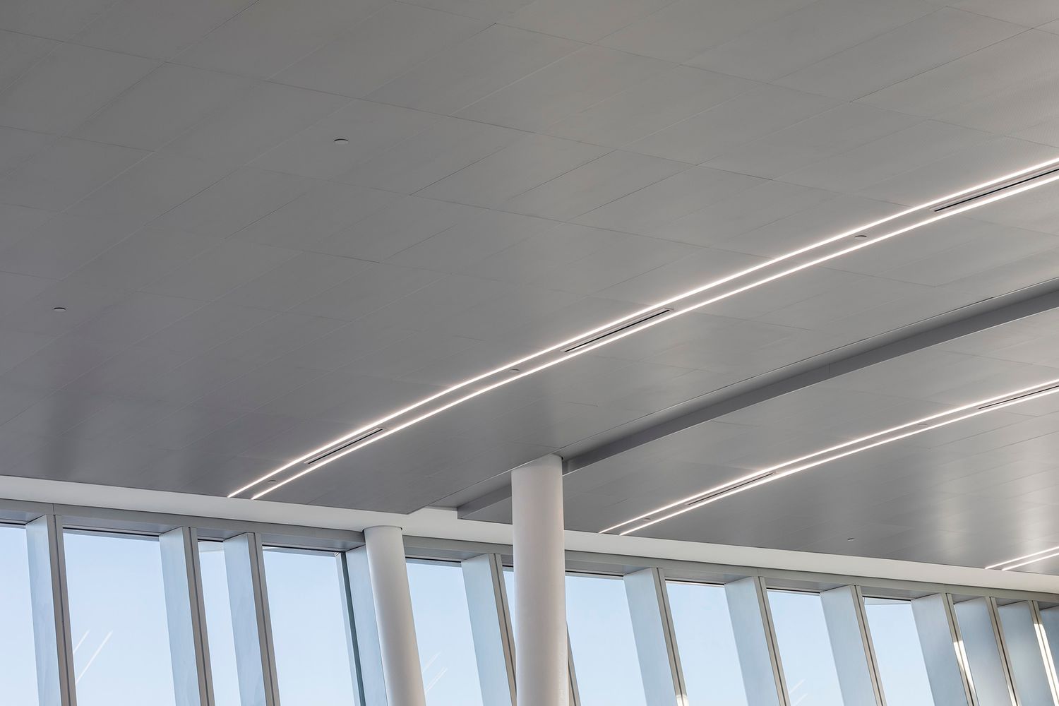 Interior architectural photo of Charlotte Douglas Airport