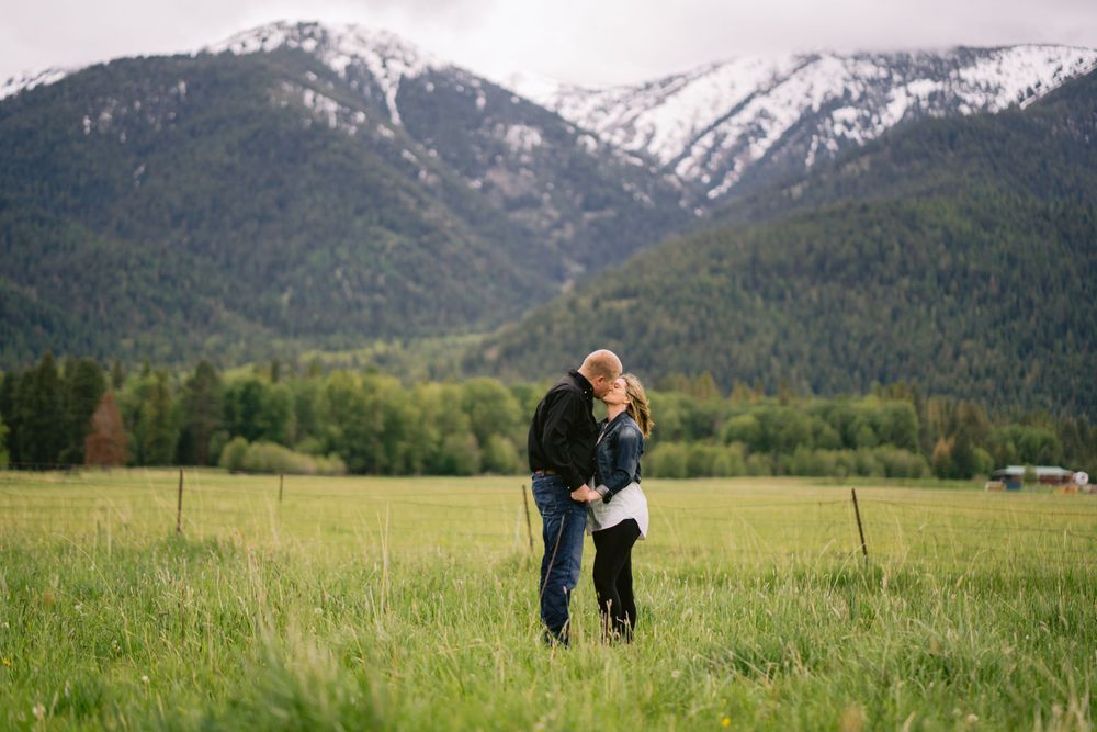 About the Photographer for a Wedding who's an Oregon wedding photographer specializing in amazing wedding photos
