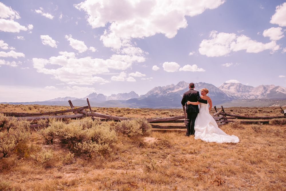 About the Photographer for a Wedding who's an Oregon wedding photographer specializing in amazing wedding photos