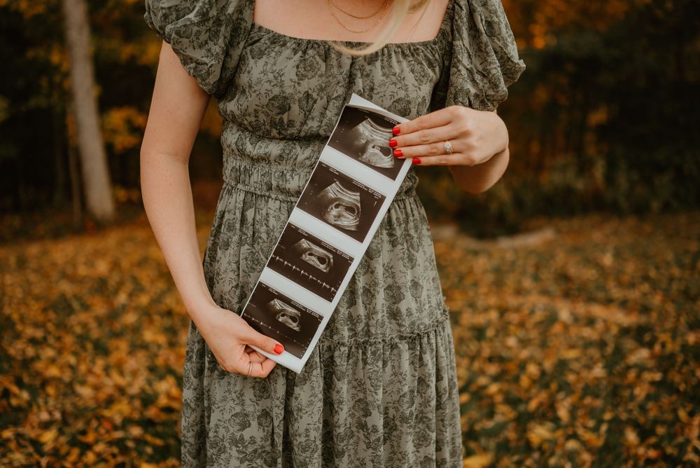 Maternity photos by Clarksville Tennessee Fresh 48 hospital photographer Disney Magic Photography Nashville Hopkinsville Fort Campbell