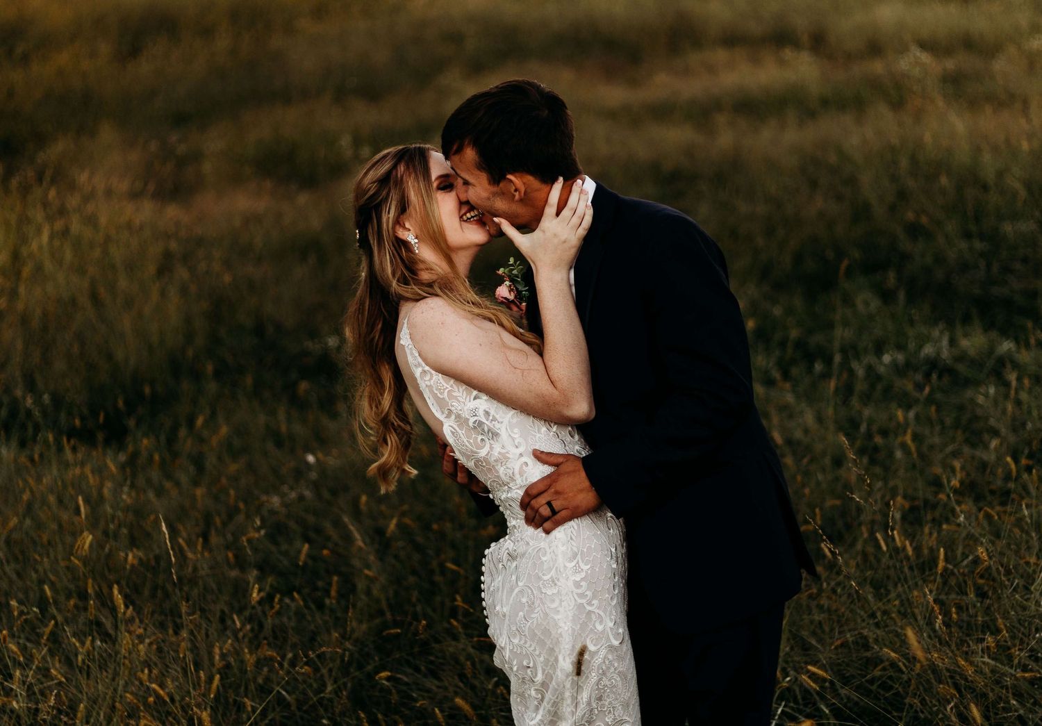 cincinnati wedding photos by allie ayers photography. Bride and groom wedding photos
