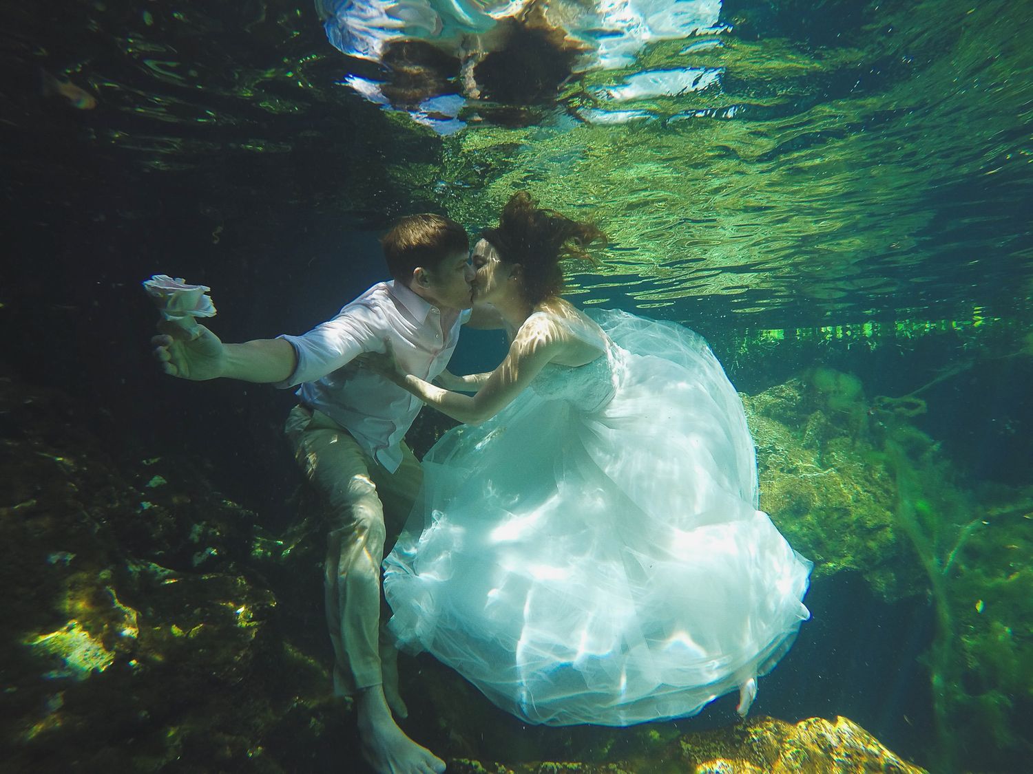 wedding trash the dress cenotes under water crystalline photos kiss bride