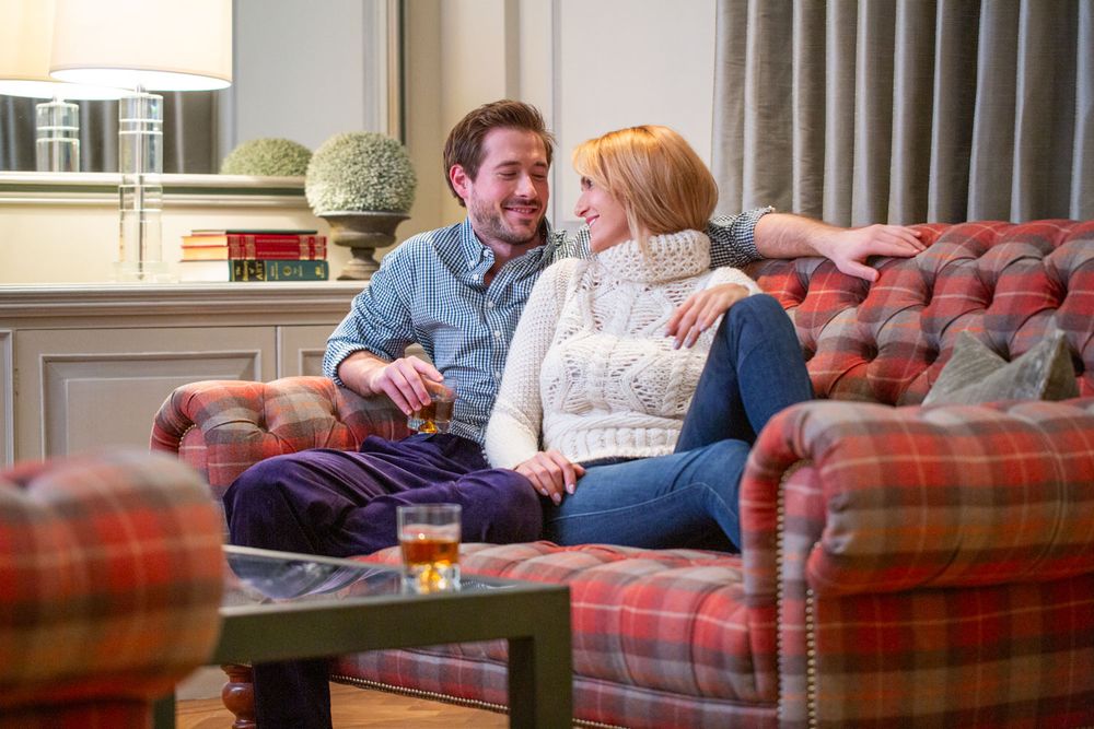 Natural and authentic lifestyle photography of people in a relaxed domestic setting -1