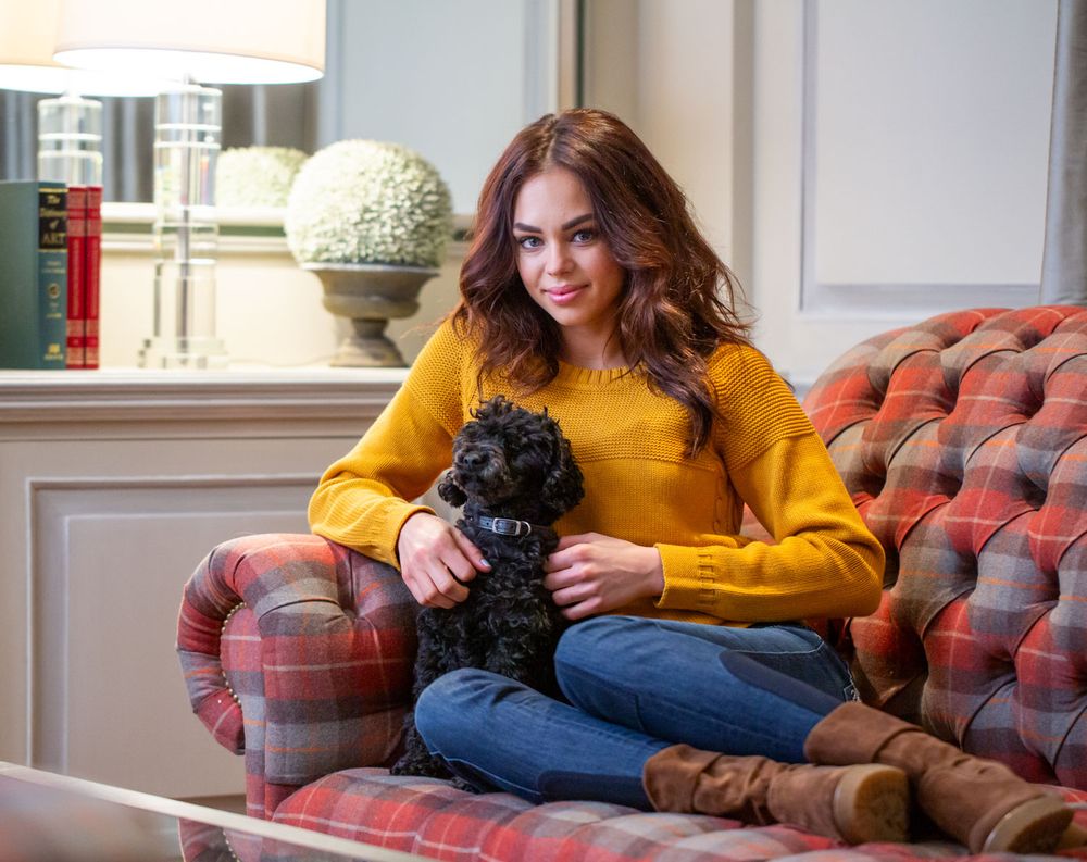 Natural and authentic lifestyle photography of people in a relaxed domestic setting -2
