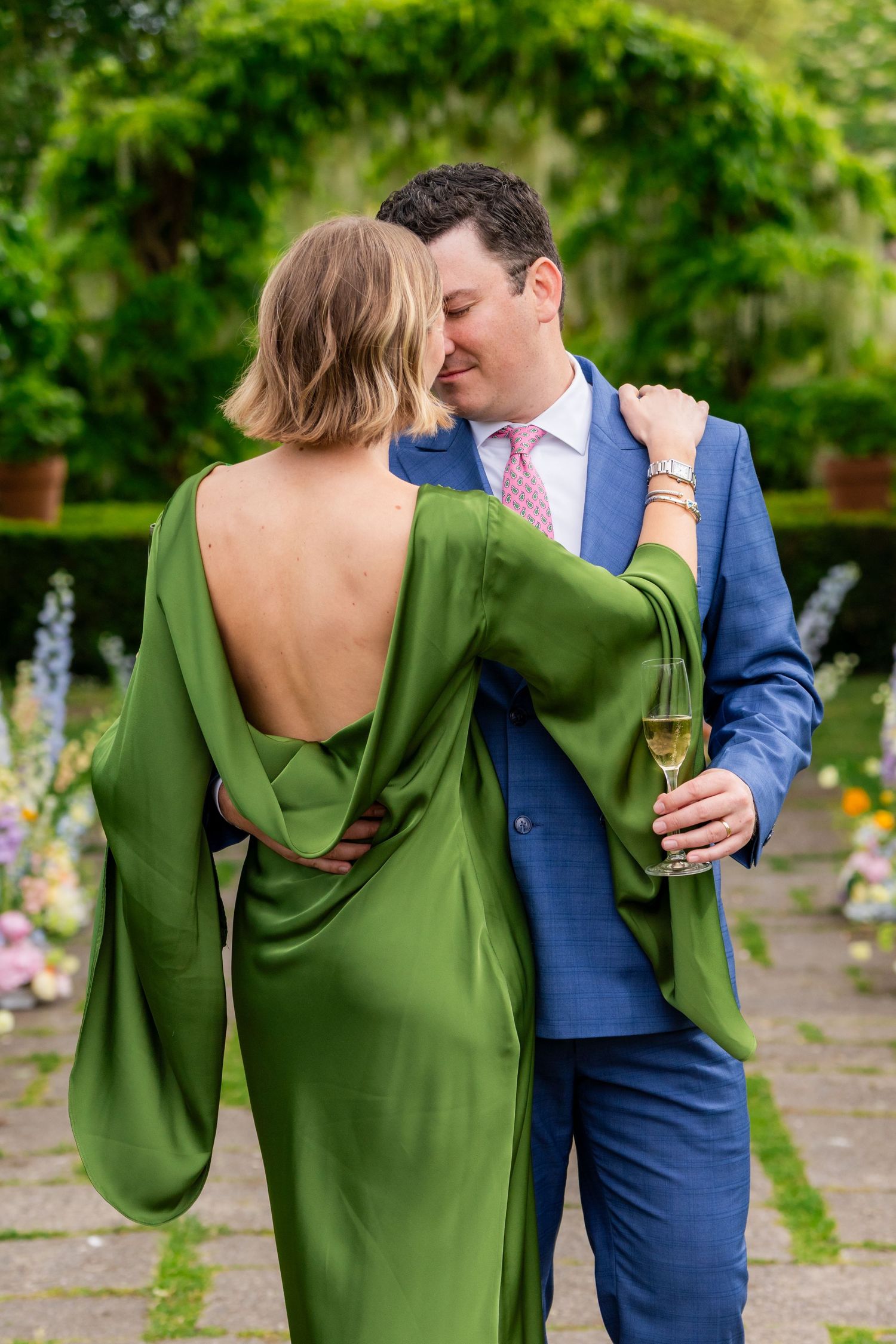 Wedding guest portraits for classic bold couples that want to gift their guests portraits.