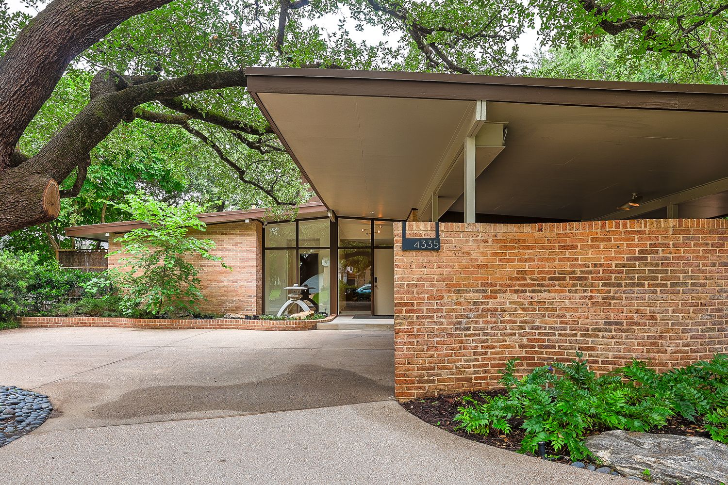 Mid-century modern home in Dallas, Tx.