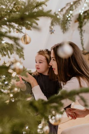 Christmas mini session at the Aframe on Fletcher AirBnb, Halifax Nova Scotia - Charlotte Buckle Photography