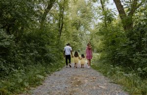 Family photo session at Quinte Convservation Area in Belleville, Ontario