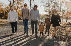 Family fall session in Kington, Nova Scotia