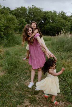 Family photo session at Quinte Convservation Area in Belleville, Ontario