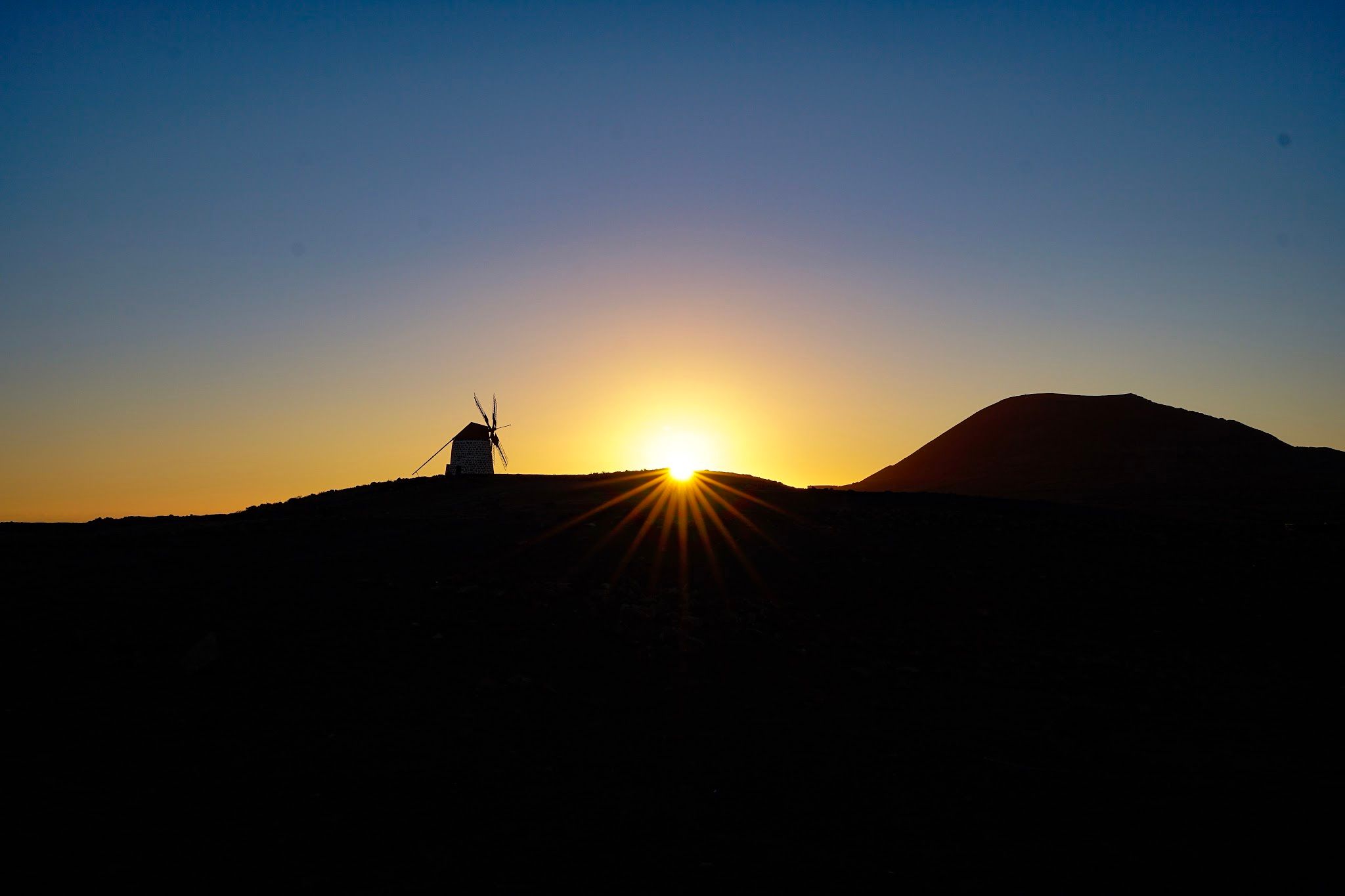 Landschapsfotografie Fuerteventura, windmolen silhouette.