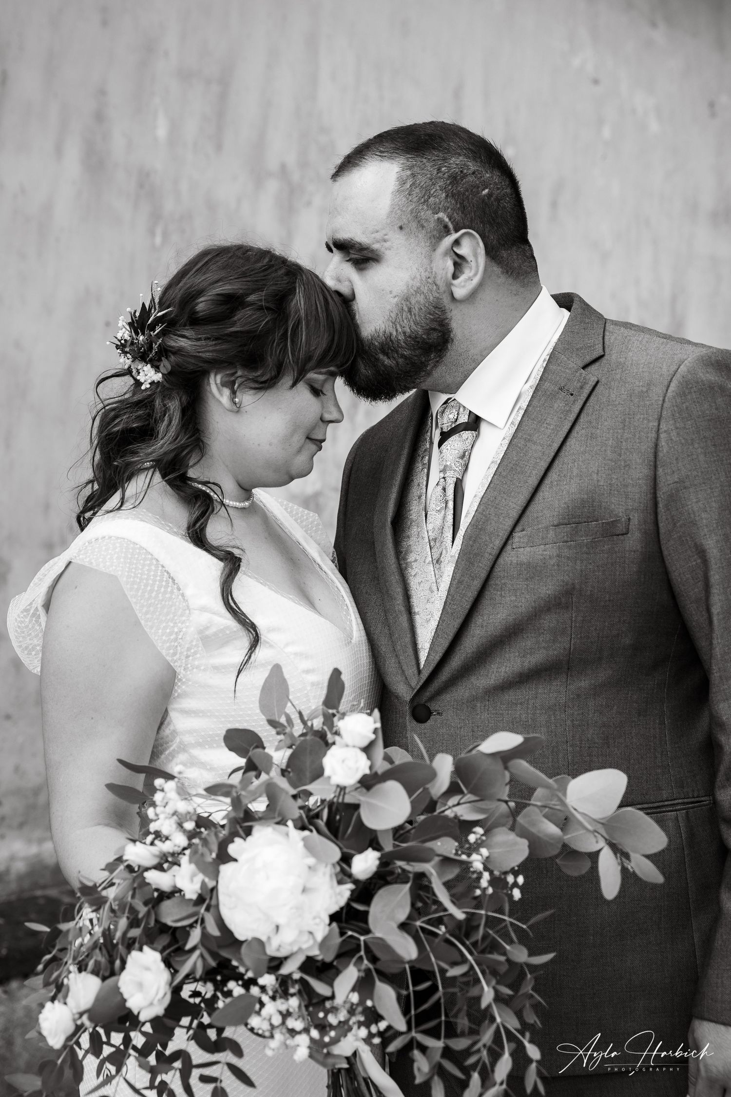 Wedding day, photoshoot outdoors in nature.