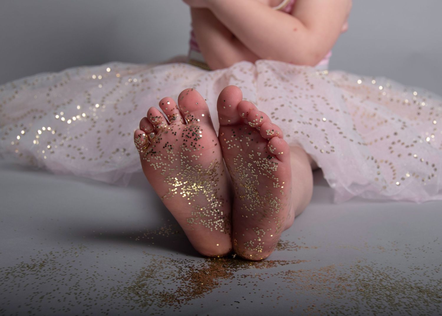Bromsgrove Worcester newborn baby photoshoot photos family pictures brother sister mom dad