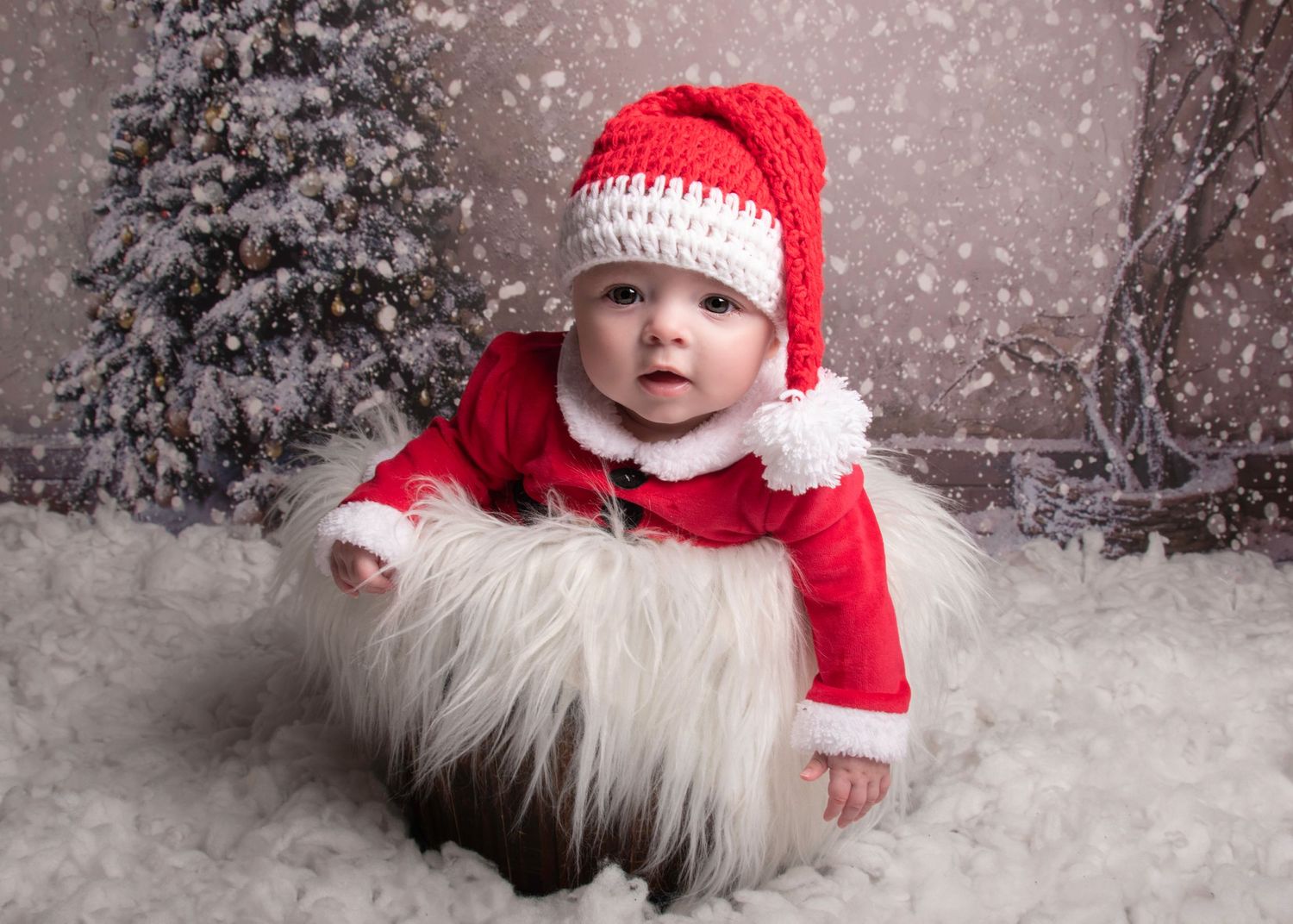 Bromsgrove Worcester newborn baby photoshoot photos family pictures brother sister mom dad