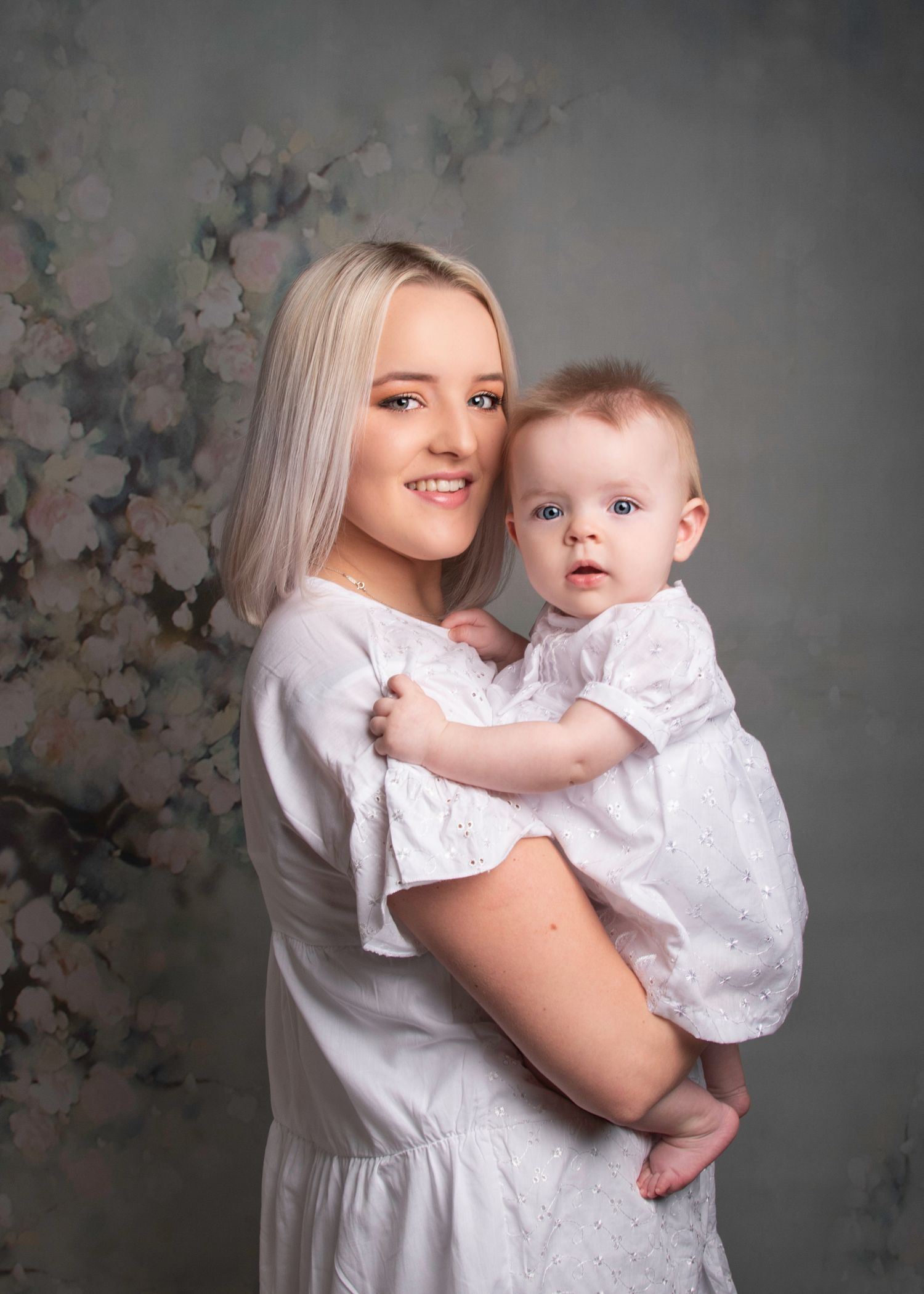 Bromsgrove Worcester newborn baby photoshoot photos family pictures brother sister mom dad