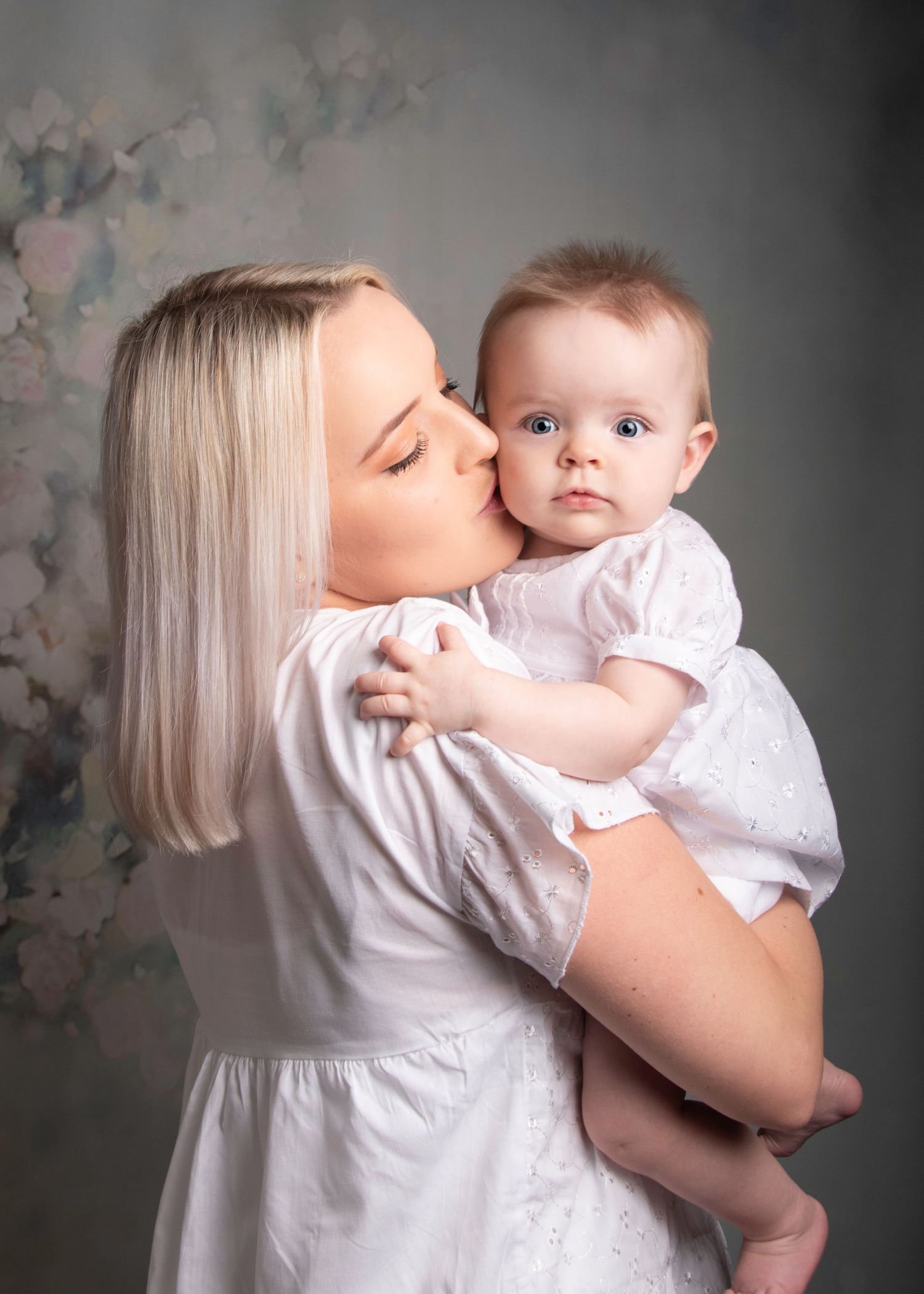 Bromsgrove Worcester newborn baby photoshoot photos family pictures brother sister mom dad