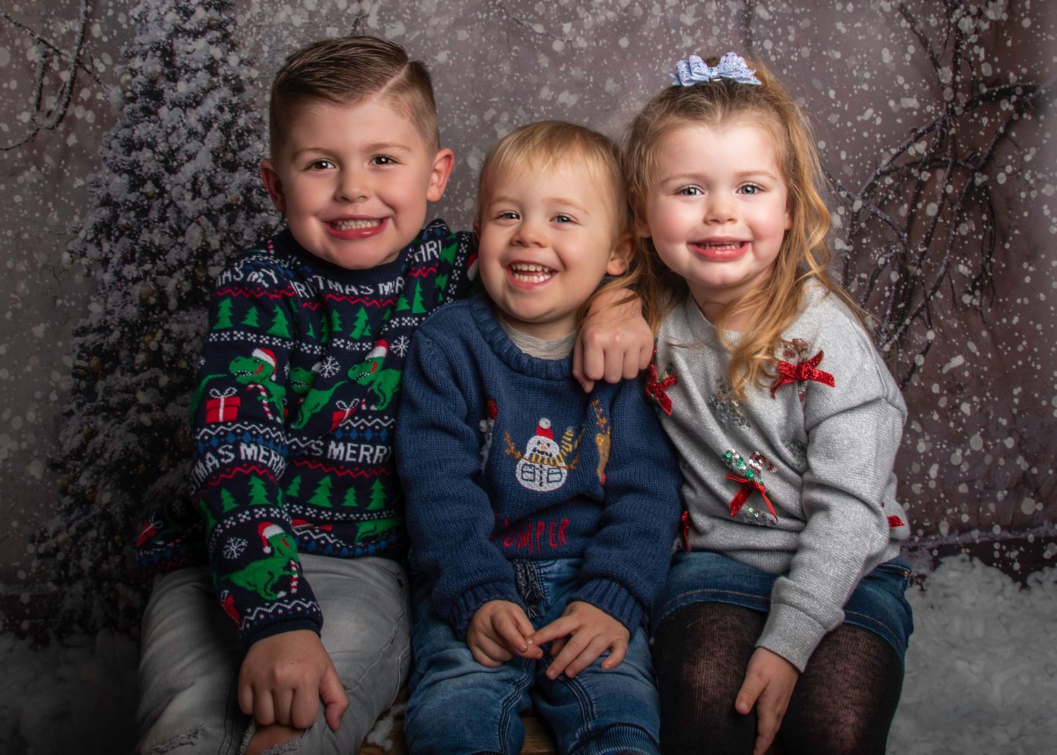 Bromsgrove Worcester newborn baby photoshoot photos family pictures brother sister mom dad