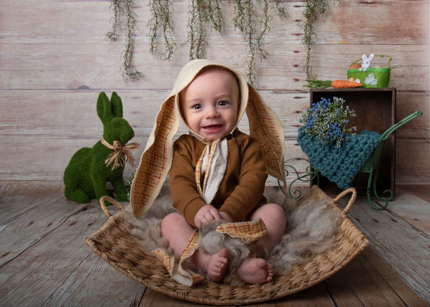 Bromsgrove Worcester newborn baby photoshoot photos family pictures brother sister mom dad