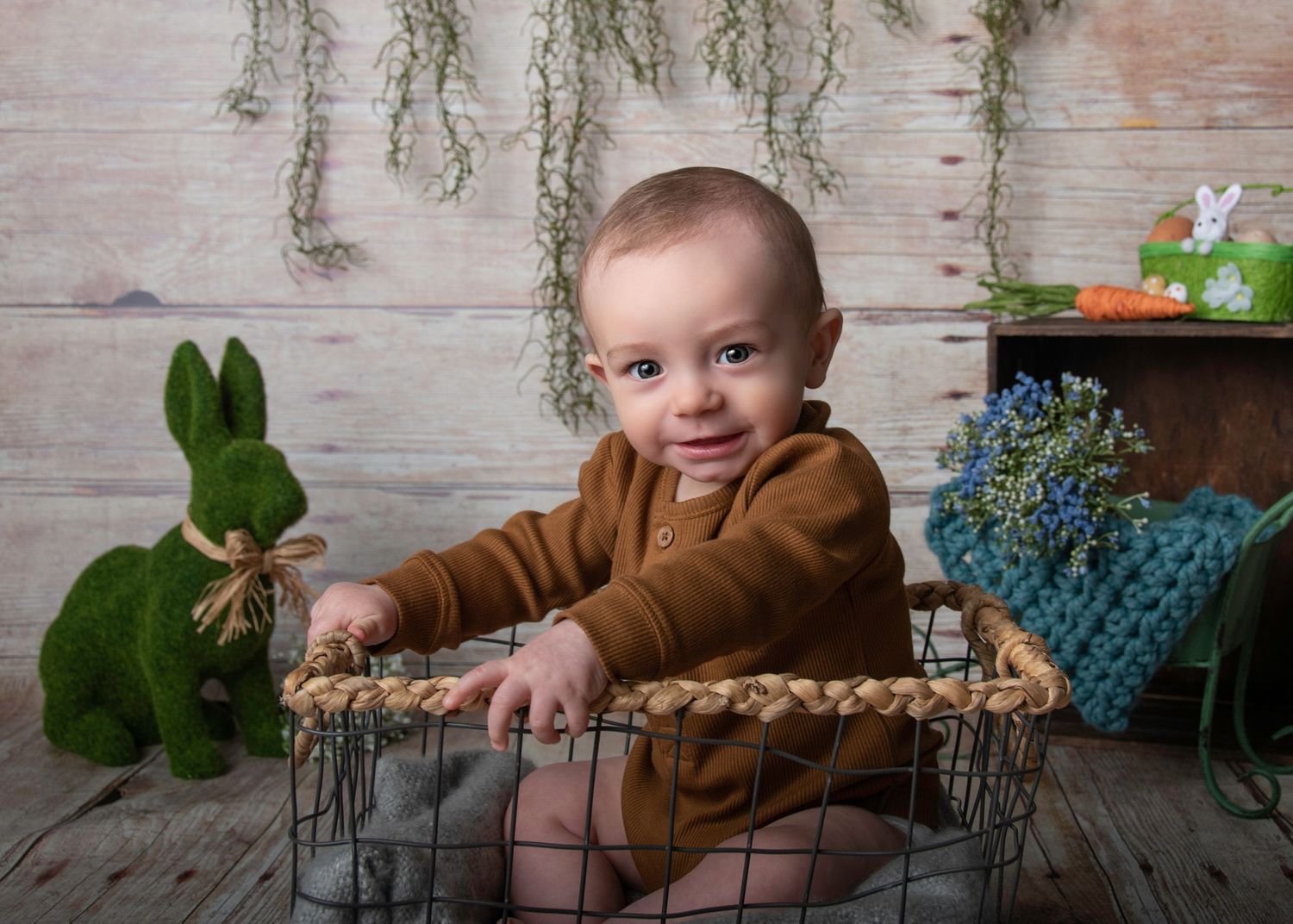 Bromsgrove Worcester newborn baby photoshoot photos family pictures brother sister mom dad