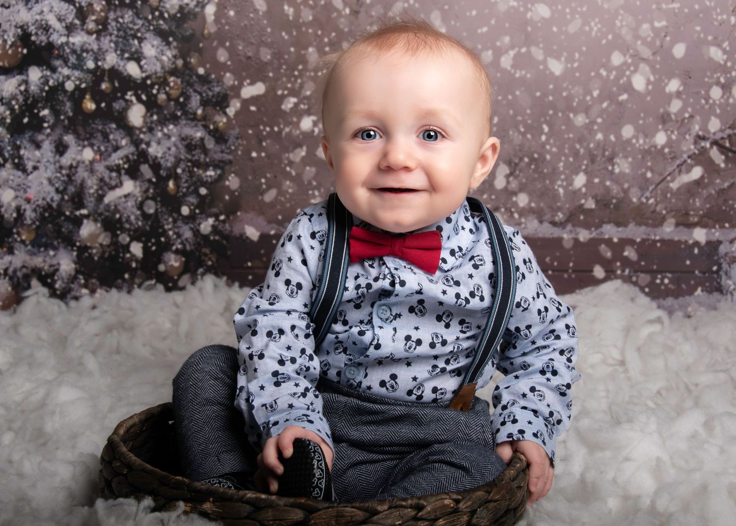 Bromsgrove Worcester newborn baby photoshoot photos family pictures brother sister mom dad