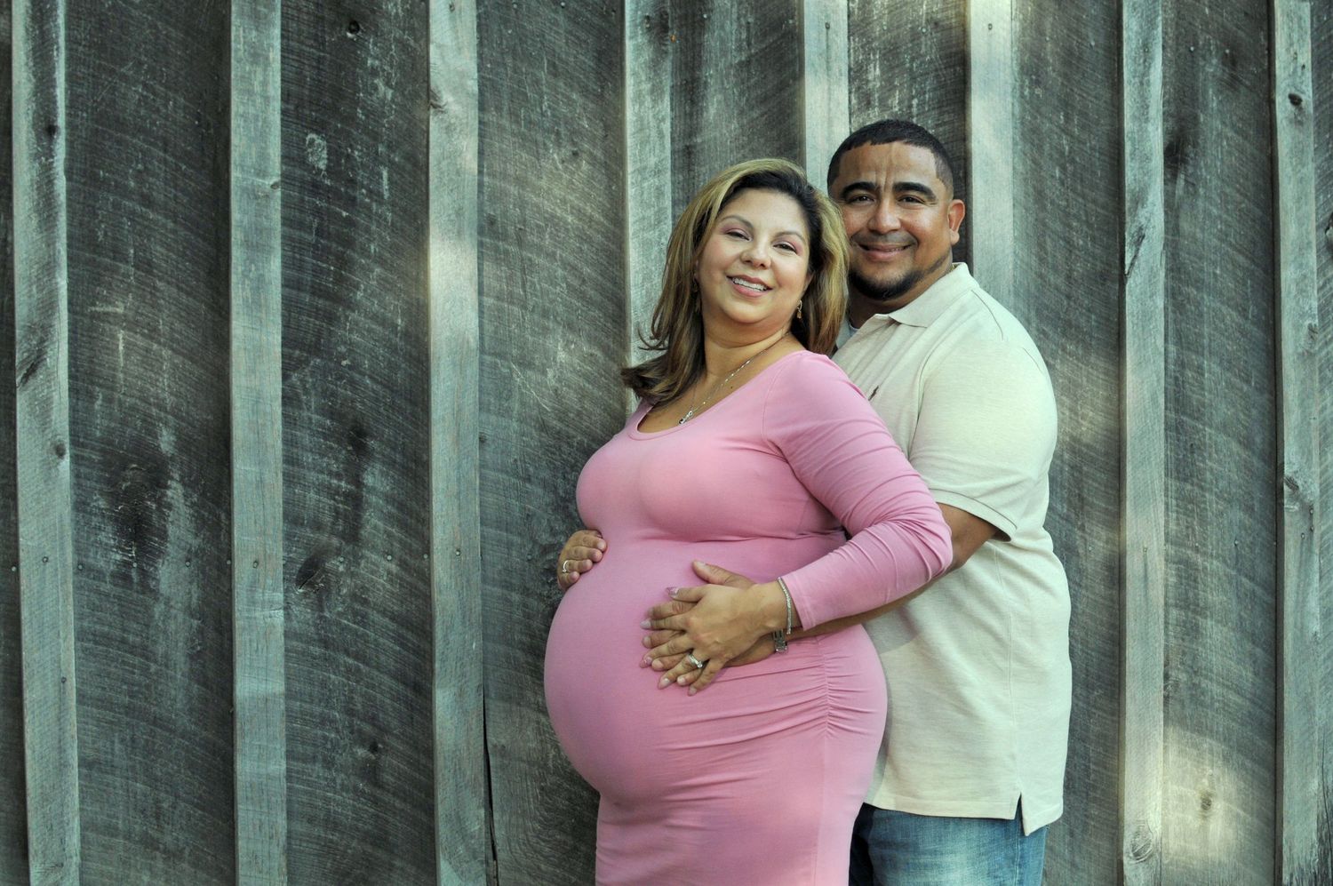 Couple posing for maternity photo