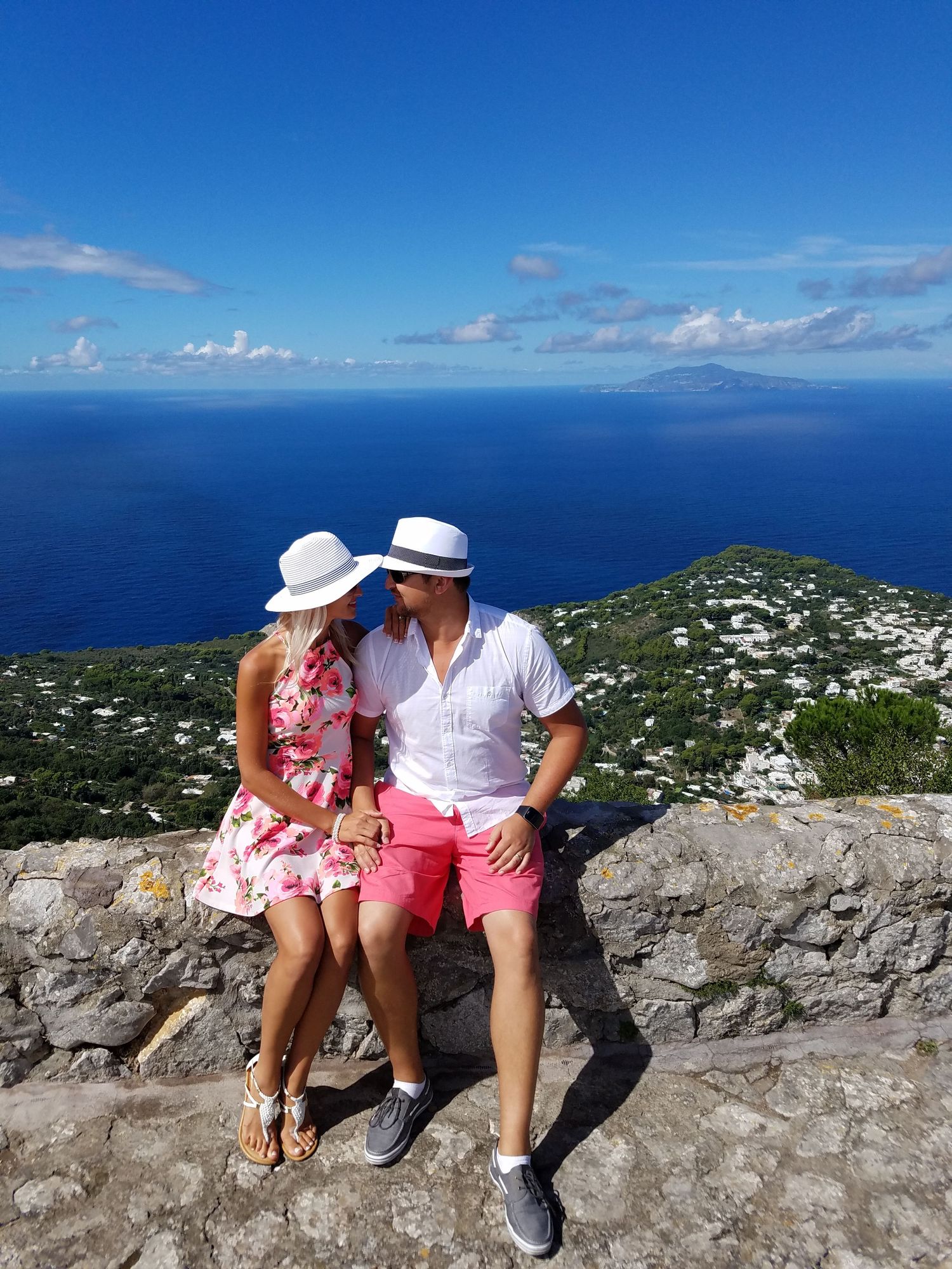 romantic photo of couple near the ocean