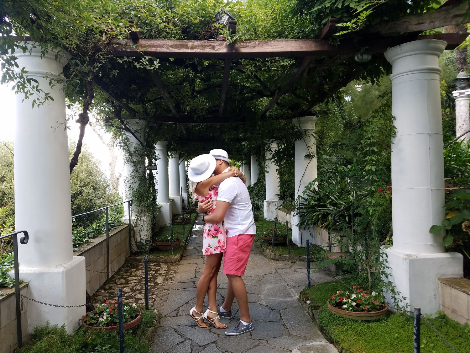 couple kissing in a garden