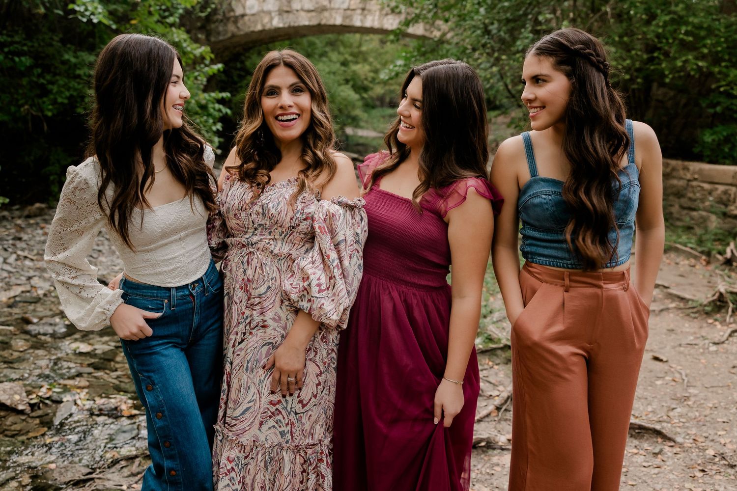 Casual Family Photoshoot Ideas, Fun Family Photo Sessions, Family Photography Packages, Lifestyle Family Photography,