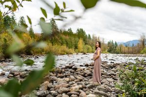 Pregnant mother posing for portrait by the river in Tanner Landing.