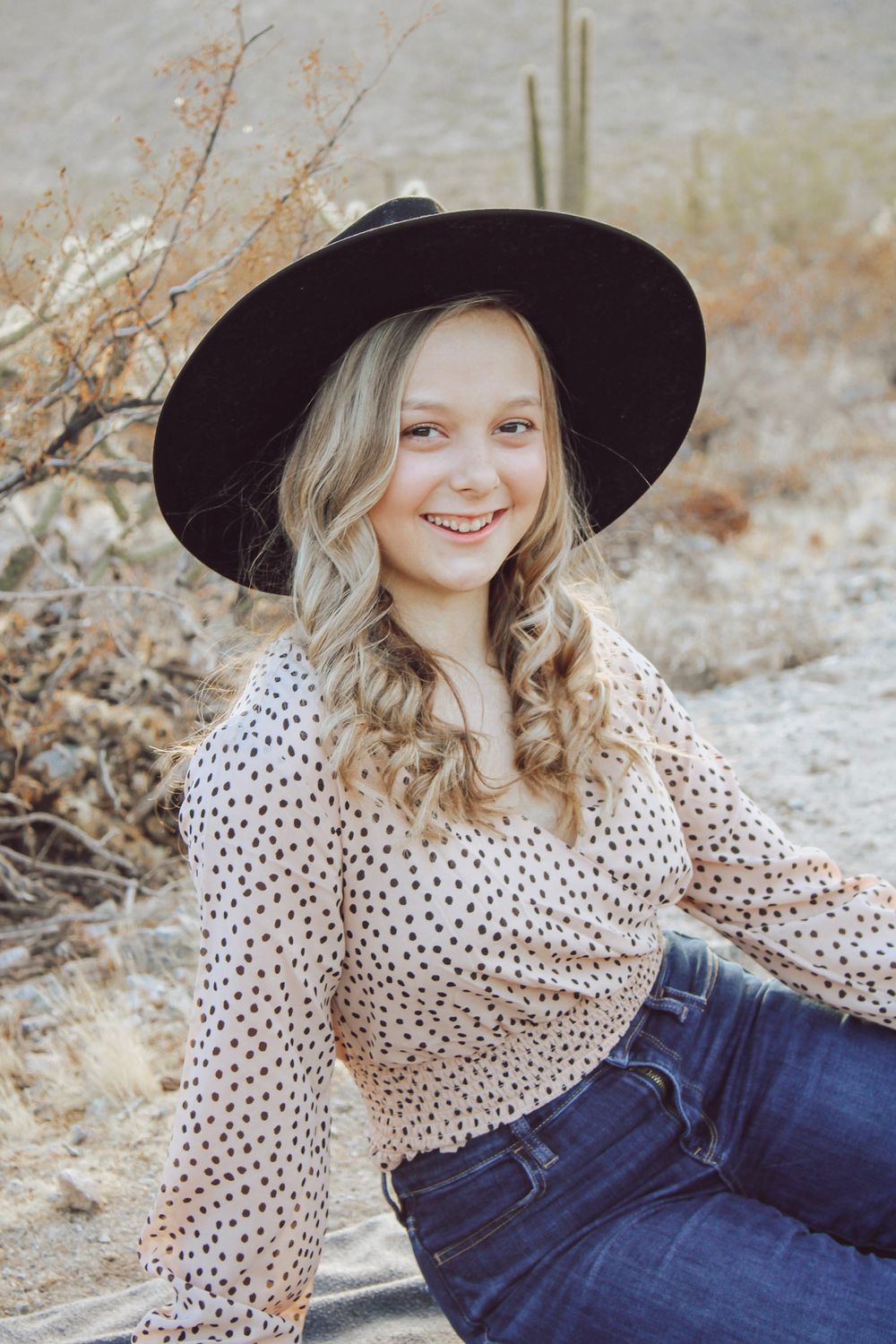 Senior photos in Knoxville. Outdoor senior photo session. Light and airy senior photos. Senior portraits.