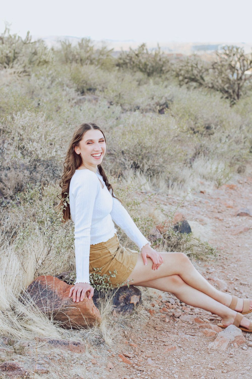 Senior photos in Knoxville. Outdoor senior photo session. Light and airy senior photos. Senior portraits.