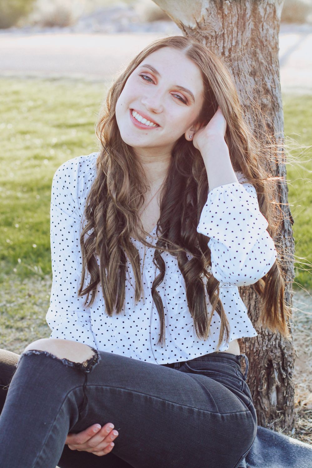 Senior photos in Knoxville. Outdoor senior photo session. Light and airy senior photos. Senior photos near me.