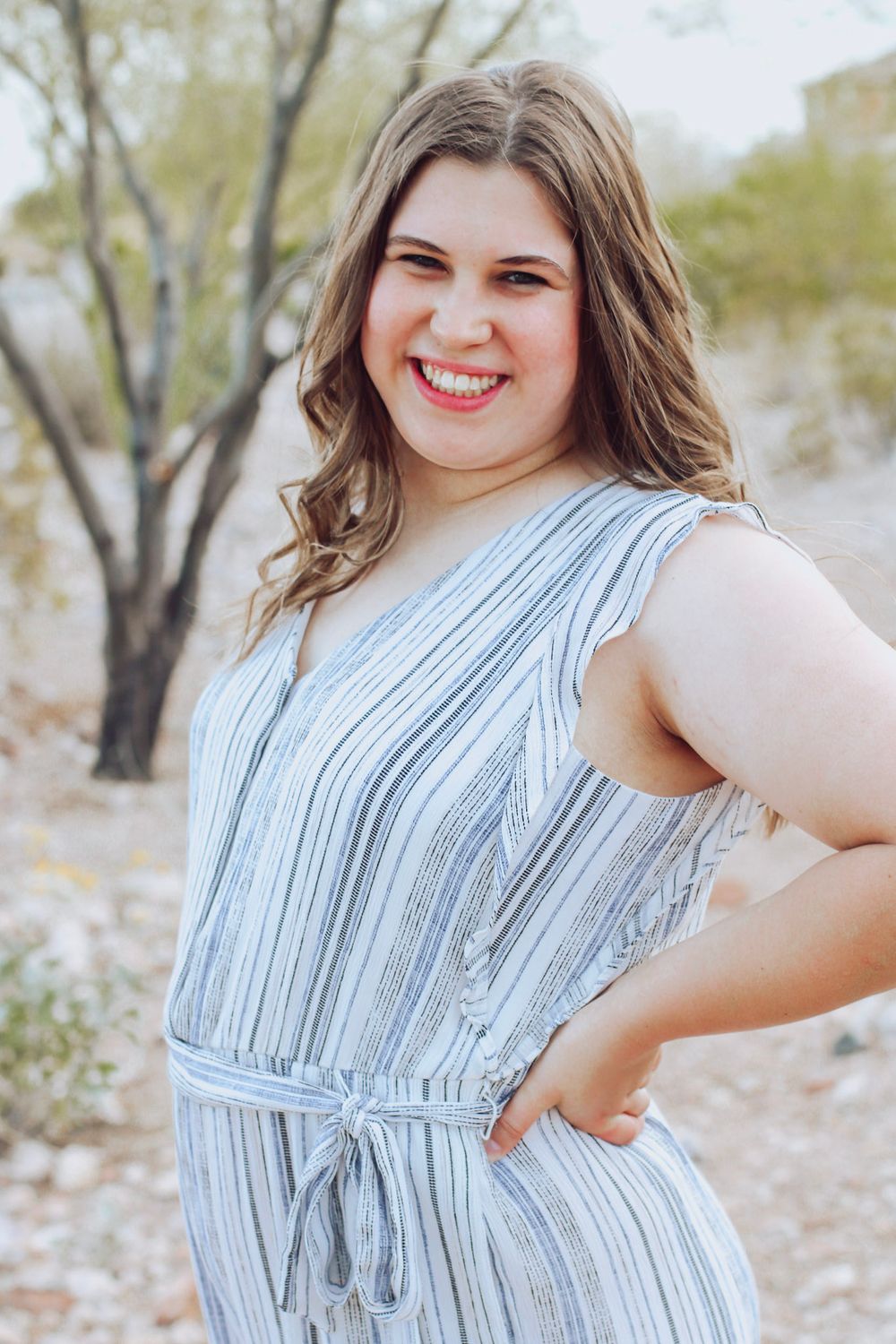 Senior photos in Knoxville. Outdoor senior photo session. Light and airy senior photos. Senior portraits.